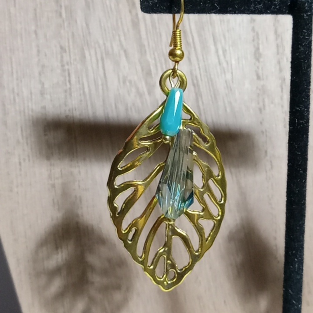 Handcrafted Earrings Metal Leaves Clear Beads New - Picture 4 of 6